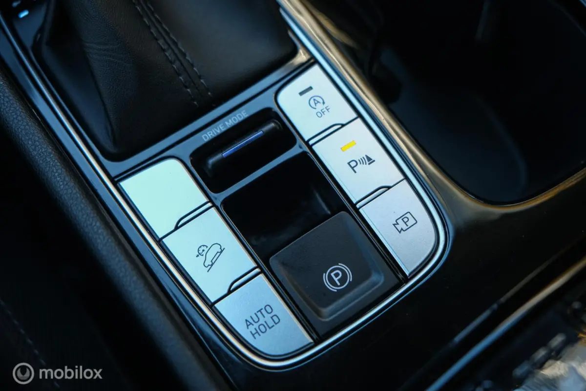 1.6 T-GDI MHEV Comfort Smart | Pano | Stoelverwarming | Trekhaak | 18 Inch | Carplay | LED | Camera | All seasons