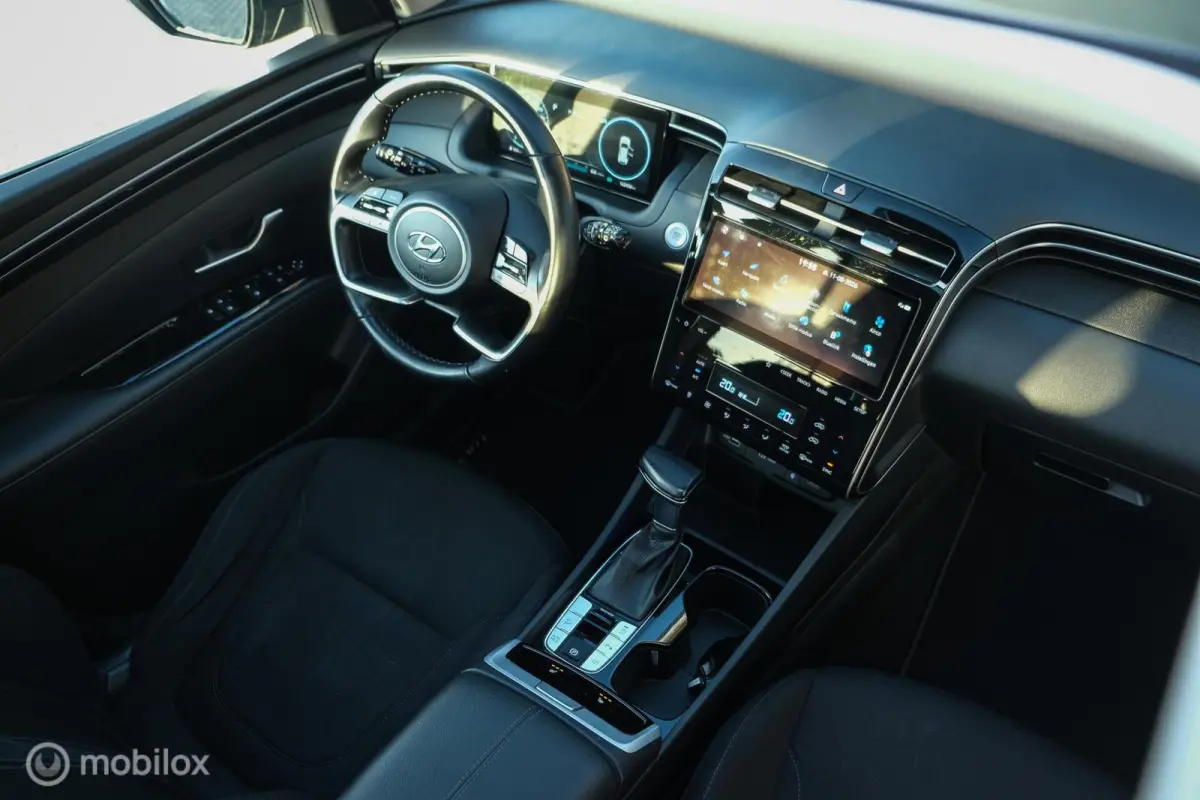 1.6 T-GDI MHEV Comfort Smart | Pano | Stoelverwarming | Trekhaak | 18 Inch | Carplay | LED | Camera | All seasons