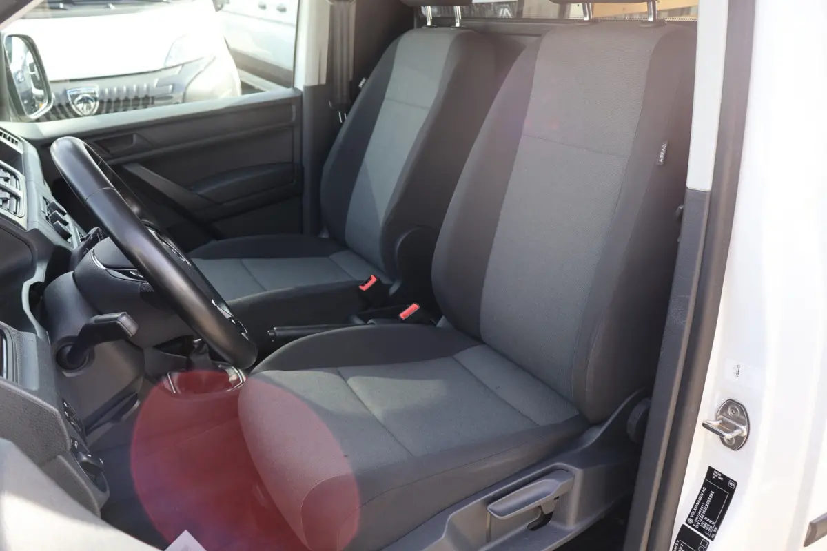2.0 TDI 102pk L1 H1 Airco Navigatie Trekhaak