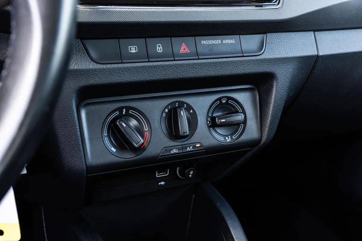 1.0 TSI 95pk Ambition | Sensoren achter | App Connect | Cruise Control | Airco