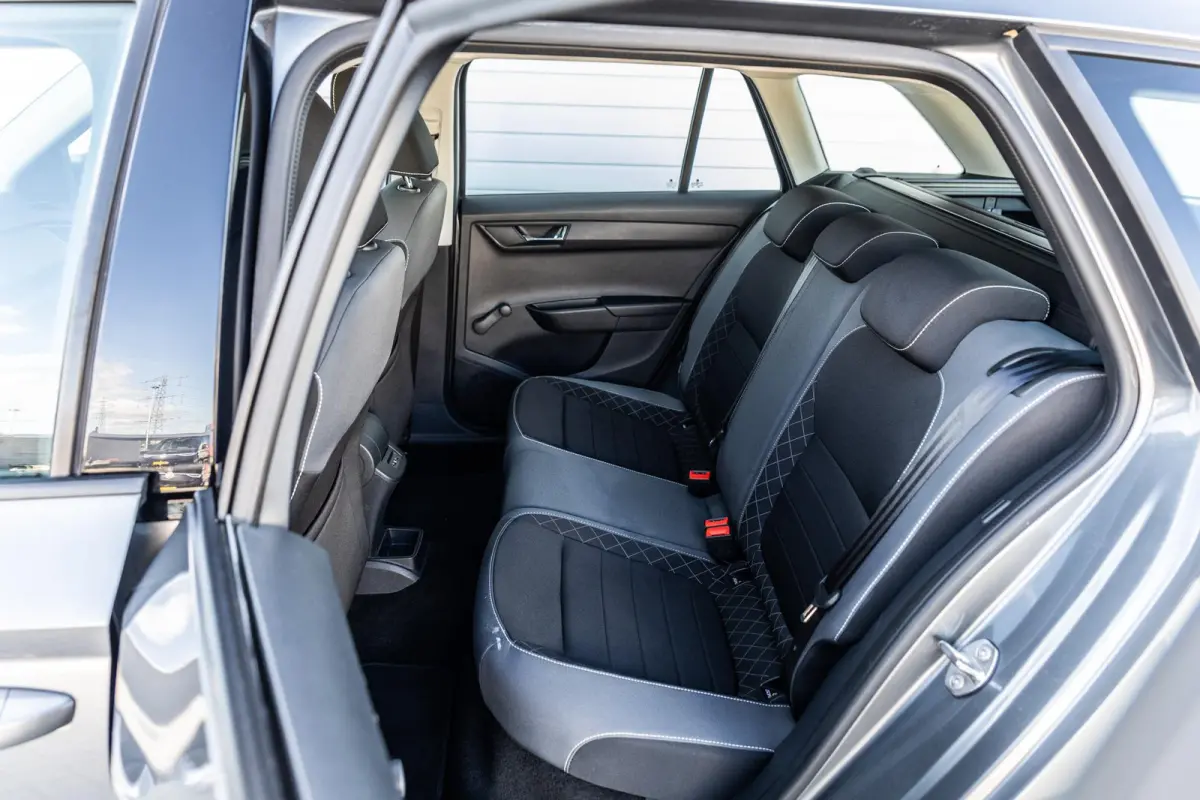 1.0 TSI 95pk Ambition | Sensoren achter | App Connect | Cruise Control | Airco