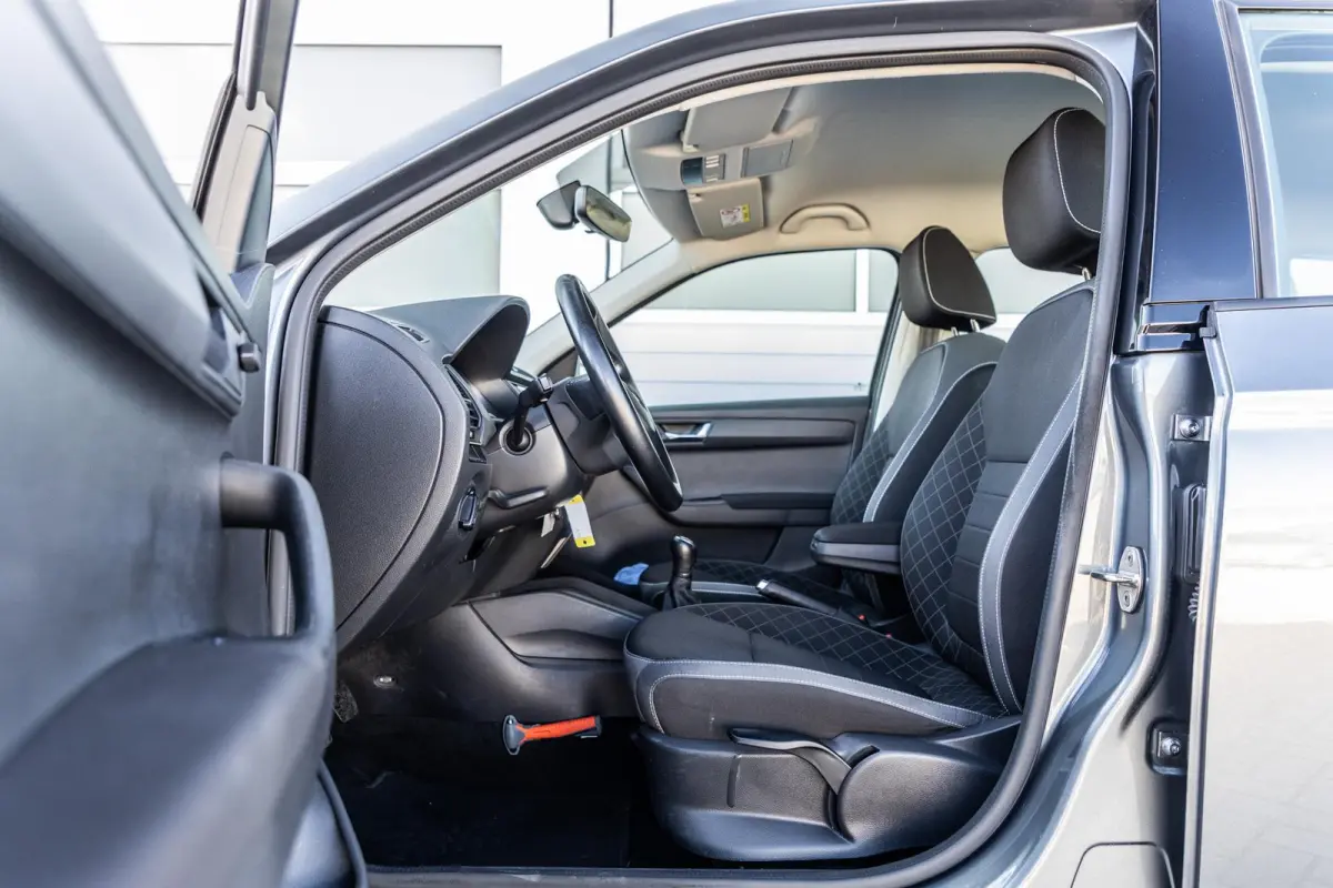 1.0 TSI 95pk Ambition | Sensoren achter | App Connect | Cruise Control | Airco
