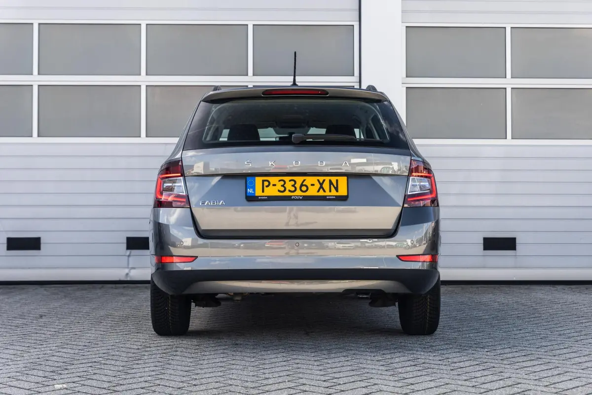 1.0 TSI 95pk Ambition | Sensoren achter | App Connect | Cruise Control | Airco