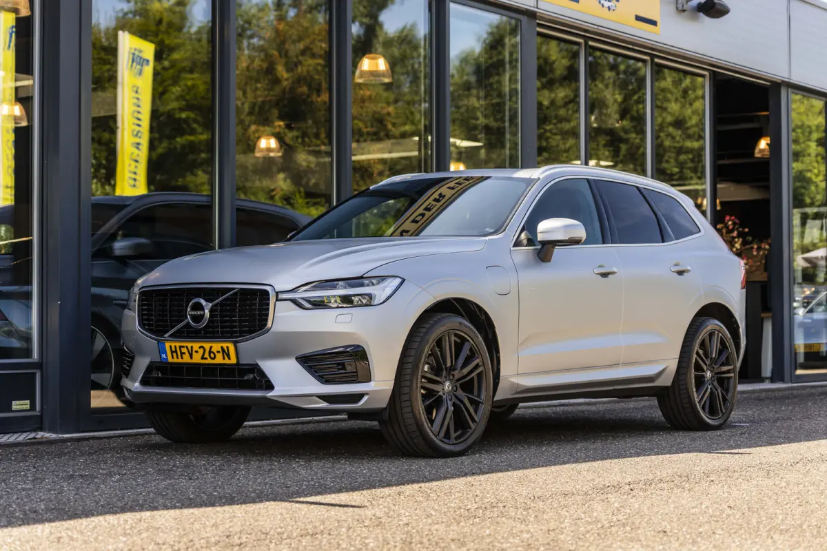 2.0 T8 Twin Engine AWD R-Design |SOH 87% | Wrap Mat Grijs |