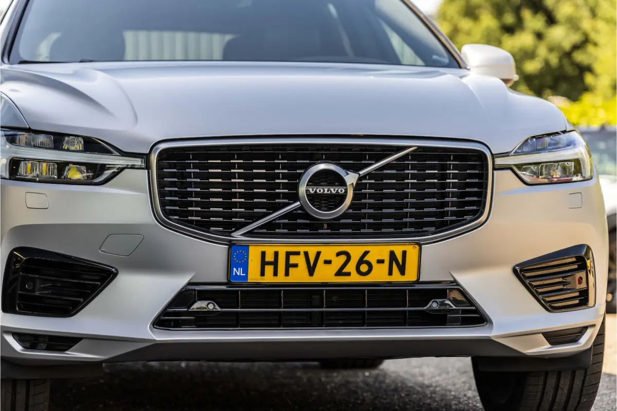 2.0 T8 Twin Engine AWD R-Design |SOH 87% | Wrap Mat Grijs |