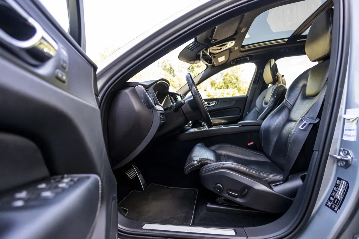 2.0 T8 Twin Engine AWD R-Design |SOH 87% | Wrap Mat Grijs |