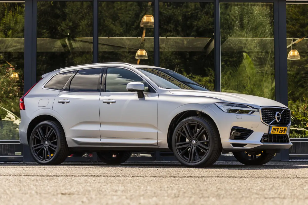 2.0 T8 Twin Engine AWD R-Design |SOH 87% | Wrap Mat Grijs |