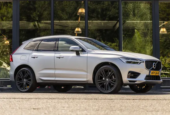 2.0 T8 Twin Engine AWD R-Design |SOH 87% | Wrap Mat Grijs |