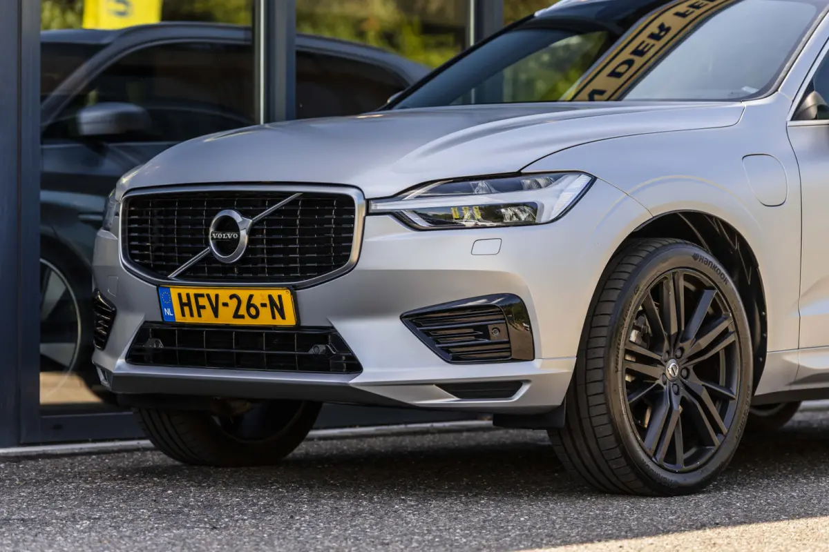 2.0 T8 Twin Engine AWD R-Design |SOH 87% | Wrap Mat Grijs |