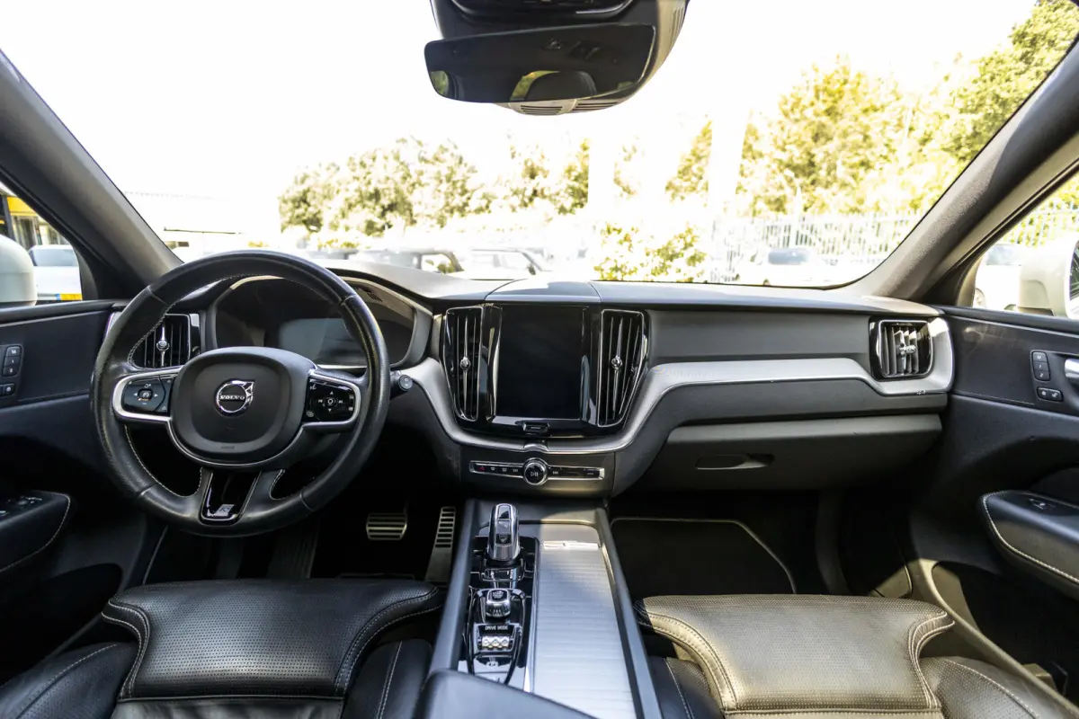 2.0 T8 Twin Engine AWD R-Design |SOH 87% | Wrap Mat Grijs |
