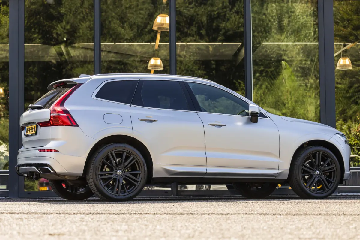 2.0 T8 Twin Engine AWD R-Design |SOH 87% | Wrap Mat Grijs |