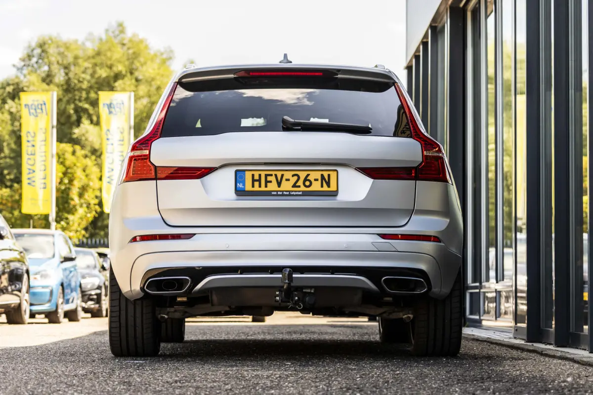 2.0 T8 Twin Engine AWD R-Design |SOH 87% | Wrap Mat Grijs |