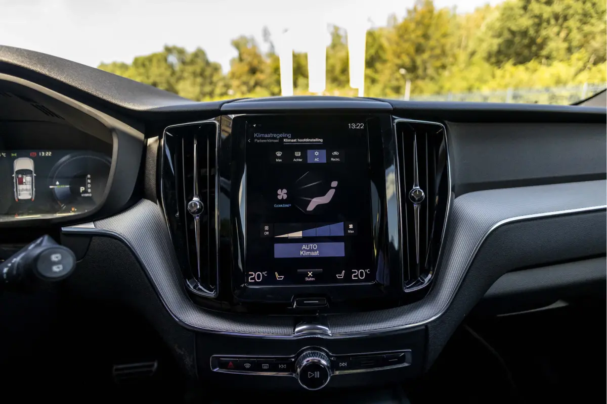 2.0 T8 Twin Engine AWD R-Design |SOH 87% | Wrap Mat Grijs |