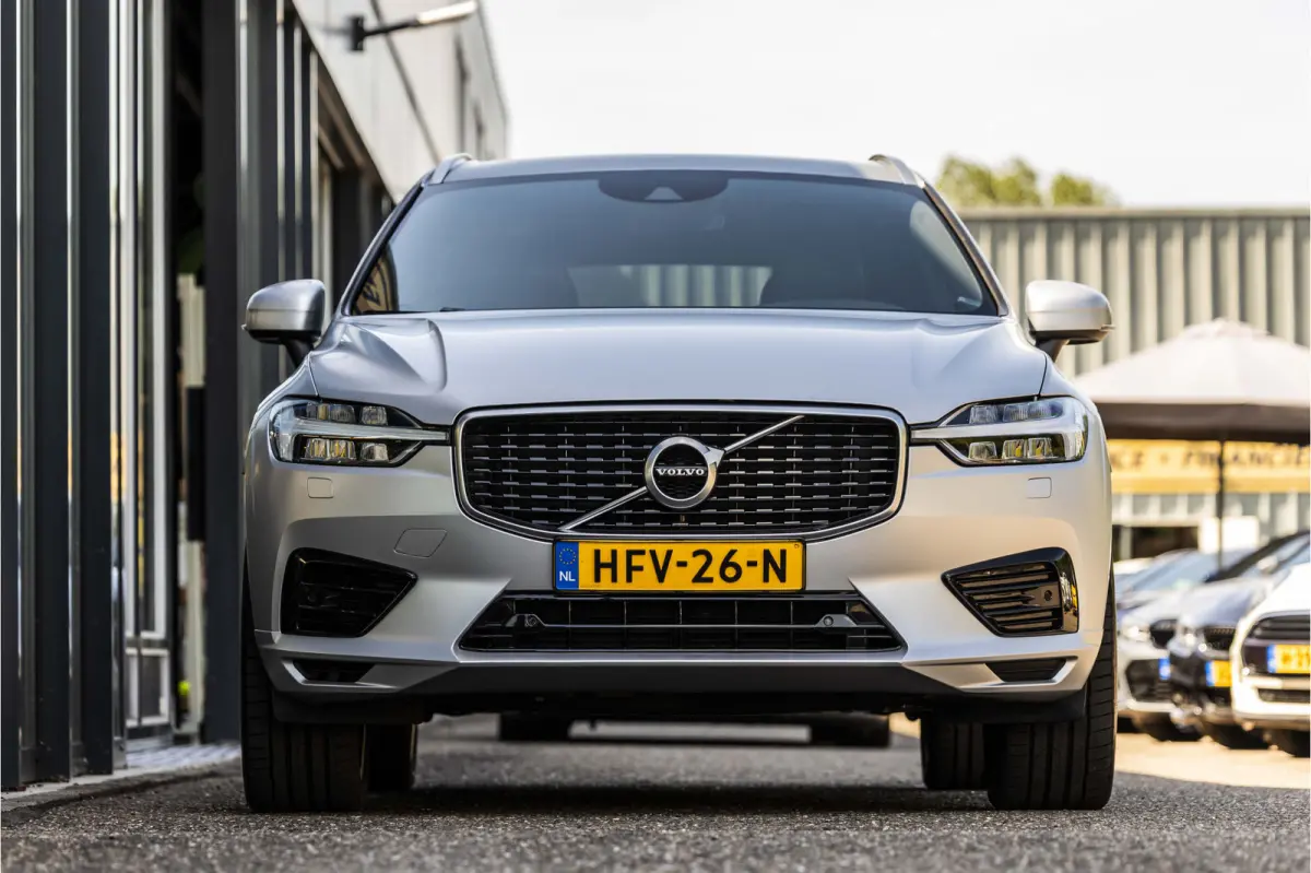 2.0 T8 Twin Engine AWD R-Design |SOH 87% | Wrap Mat Grijs |