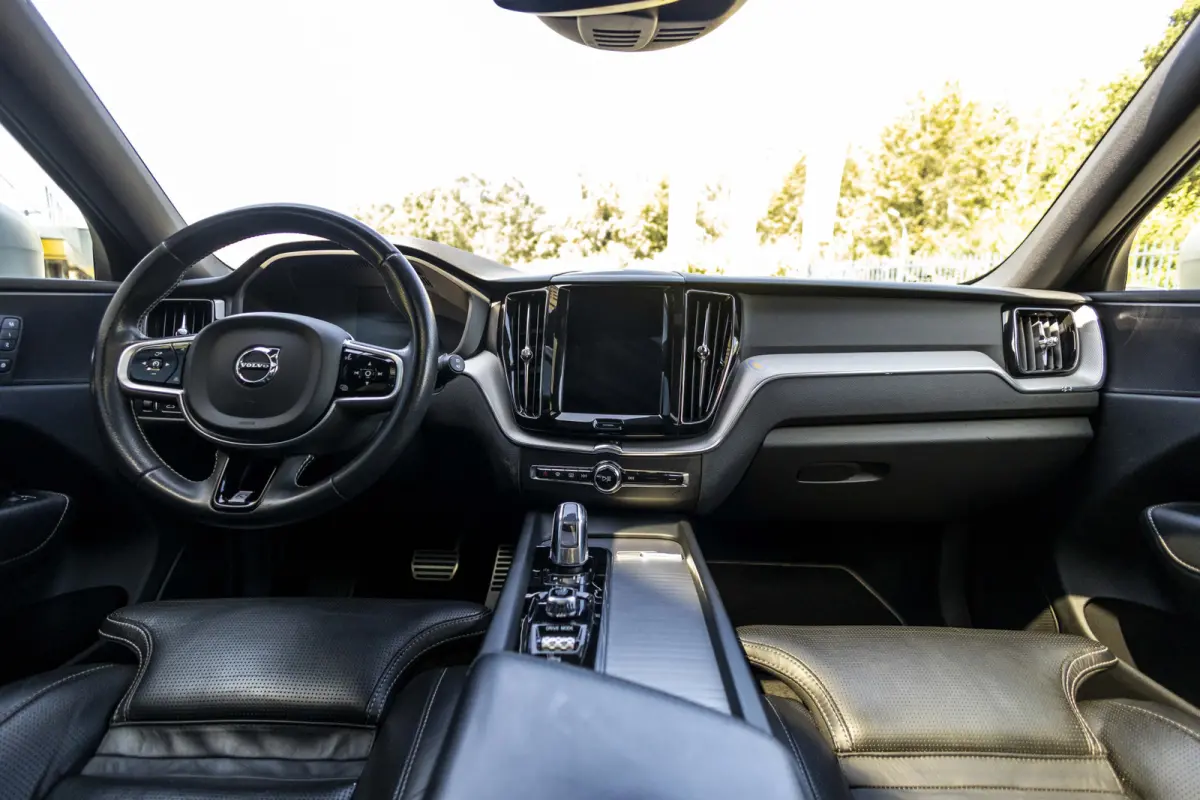 2.0 T8 Twin Engine AWD R-Design |SOH 87% | Wrap Mat Grijs |