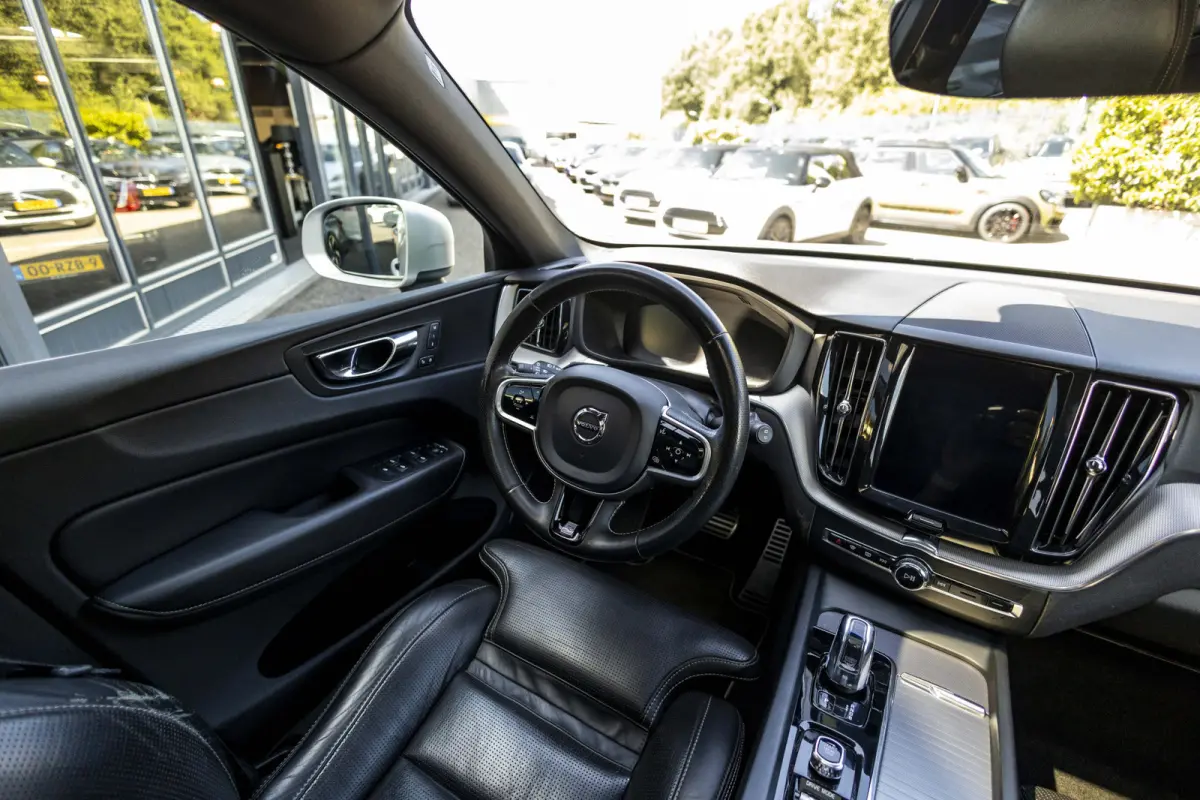 2.0 T8 Twin Engine AWD R-Design |SOH 87% | Wrap Mat Grijs |