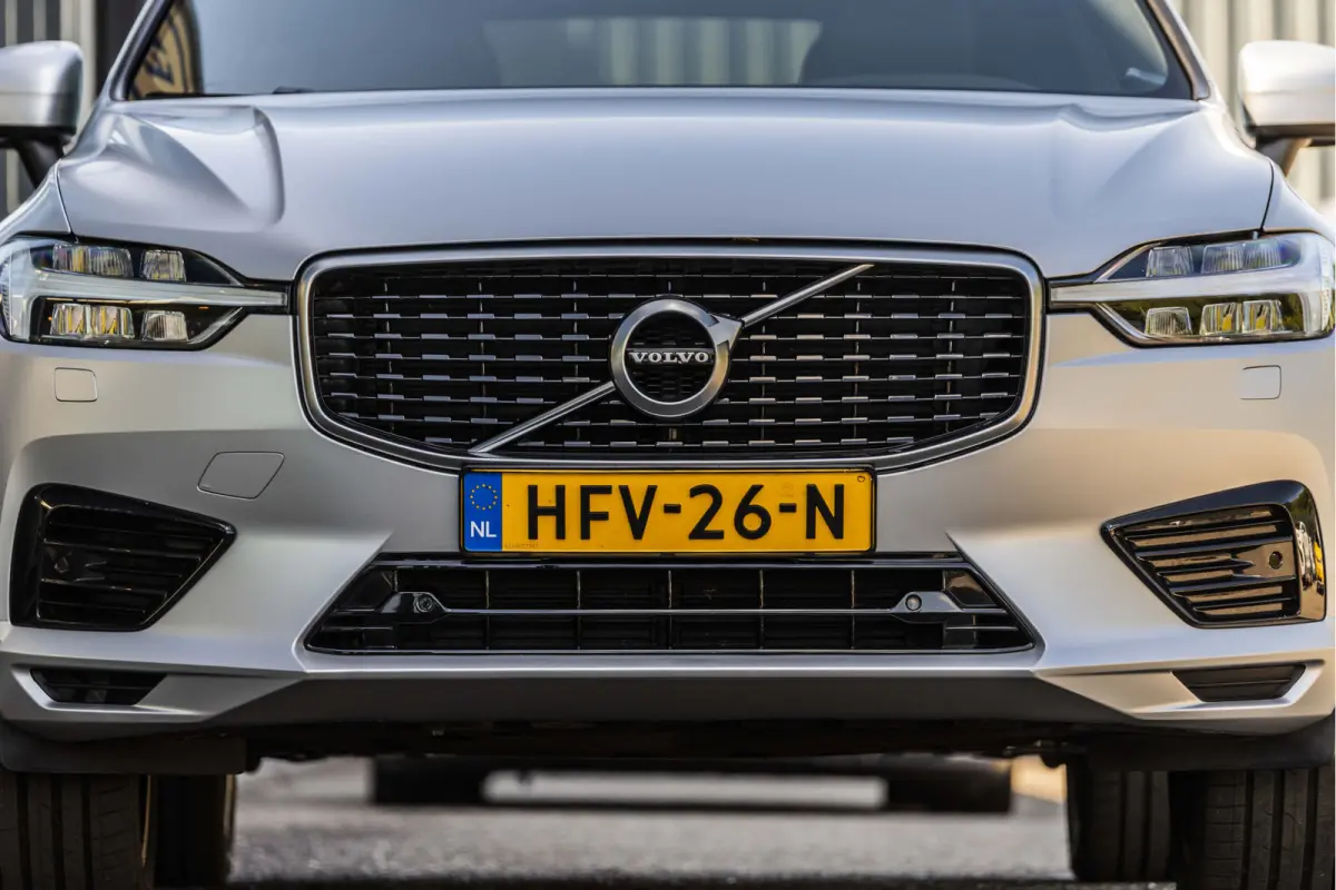 2.0 T8 Twin Engine AWD R-Design |SOH 87% | Wrap Mat Grijs |