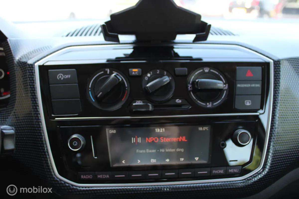 Up! 1.0 BMT move up!, Airco, Deelbare achterbank, Dab Audio, App connect via Telefoon,