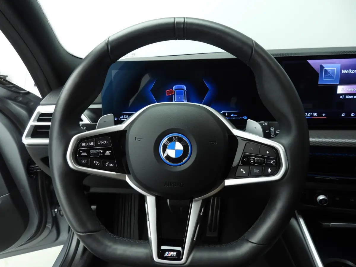 330e | M-Sportpakket | LED | Navigatie | Active cruise | Trekhaak | Sportstoelen | DAB | Hifi speakers | Alu 19 inch