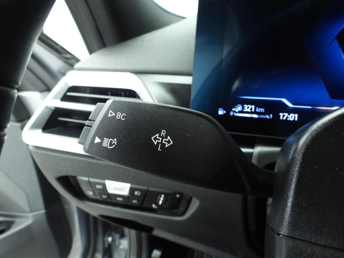 330e | M-Sportpakket | LED | Navigatie | Active cruise | Trekhaak | Sportstoelen | DAB | Hifi speakers | Alu 19 inch