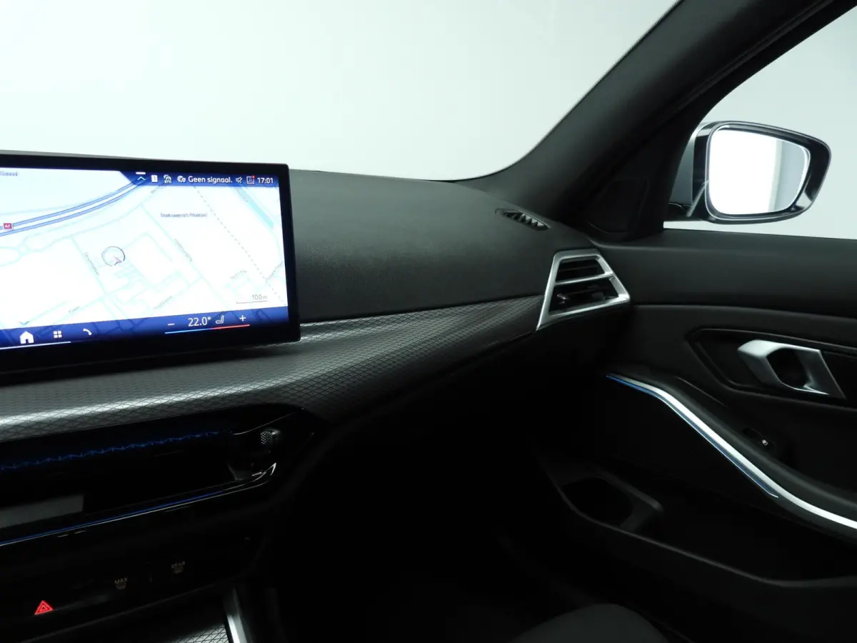 330e | M-Sportpakket | LED | Navigatie | Active cruise | Trekhaak | Sportstoelen | DAB | Hifi speakers | Alu 19 inch