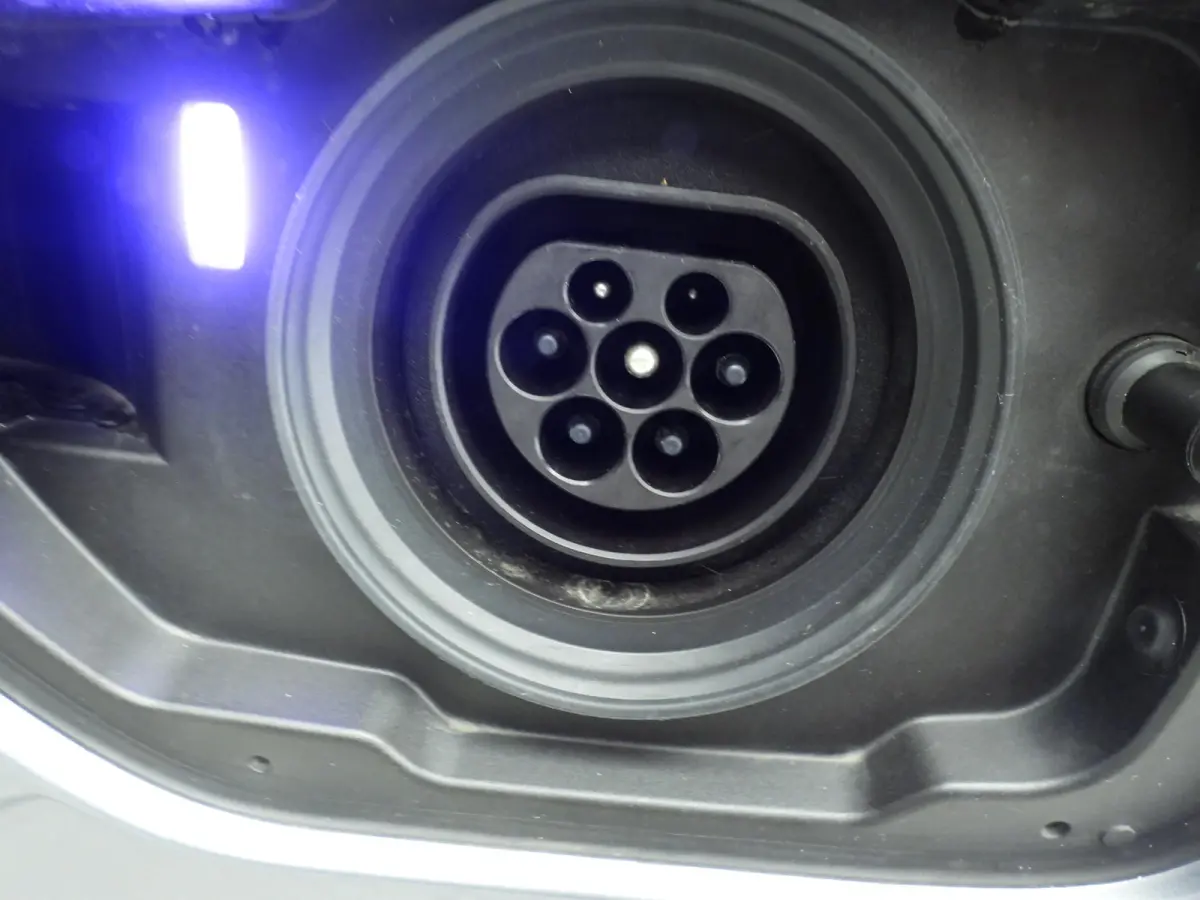 330e | M-Sportpakket | LED | Navigatie | Active cruise | Trekhaak | Sportstoelen | DAB | Hifi speakers | Alu 19 inch
