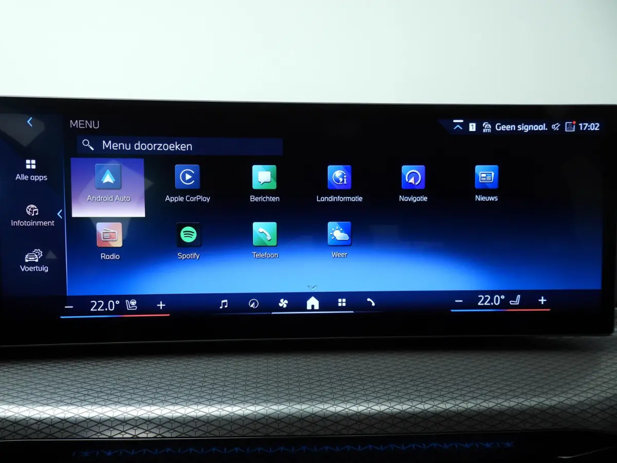 330e | M-Sportpakket | LED | Navigatie | Active cruise | Trekhaak | Sportstoelen | DAB | Hifi speakers | Alu 19 inch