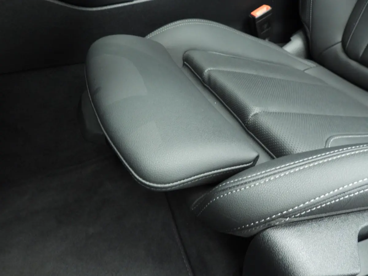 330e | M-Sportpakket | LED | Navigatie | Active cruise | Trekhaak | Sportstoelen | DAB | Hifi speakers | Alu 19 inch