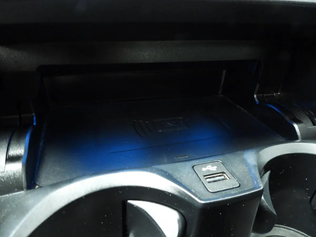 330e | M-Sportpakket | LED | Navigatie | Active cruise | Trekhaak | Sportstoelen | DAB | Hifi speakers | Alu 19 inch