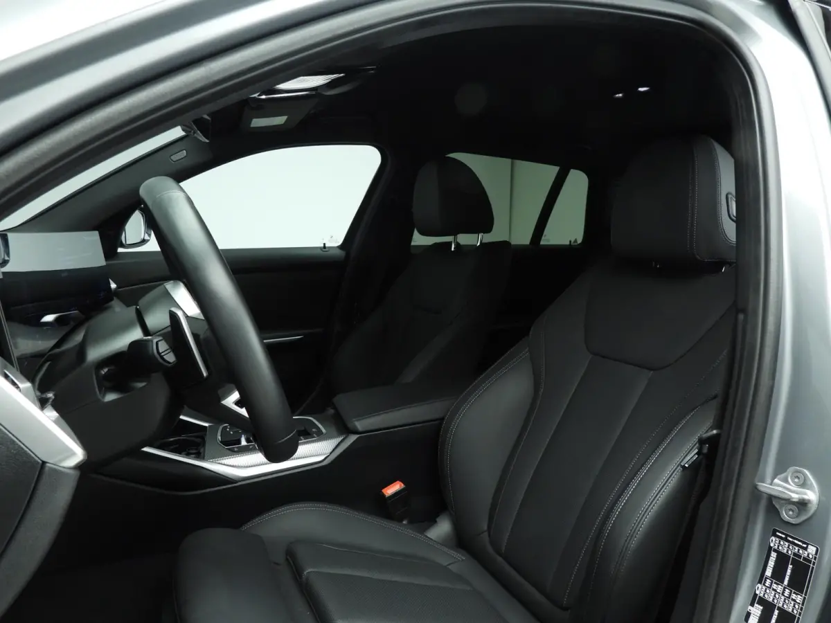 330e | M-Sportpakket | LED | Navigatie | Active cruise | Trekhaak | Sportstoelen | DAB | Hifi speakers | Alu 19 inch