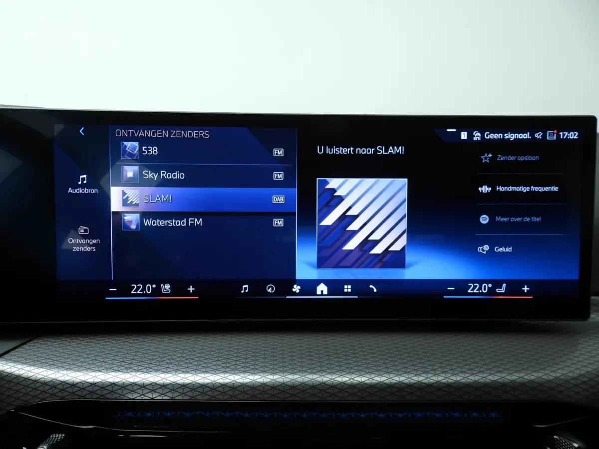 330e | M-Sportpakket | LED | Navigatie | Active cruise | Trekhaak | Sportstoelen | DAB | Hifi speakers | Alu 19 inch
