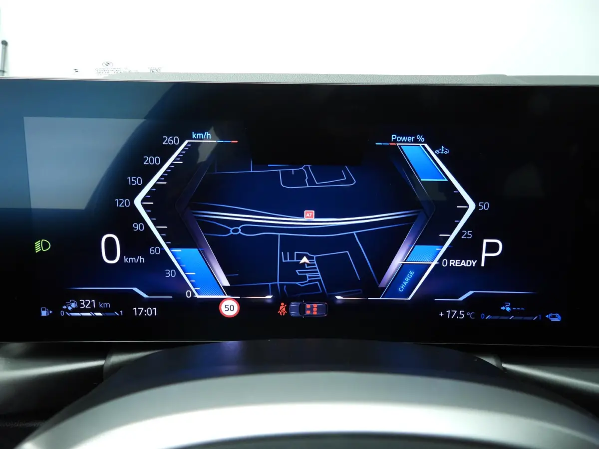 330e | M-Sportpakket | LED | Navigatie | Active cruise | Trekhaak | Sportstoelen | DAB | Hifi speakers | Alu 19 inch