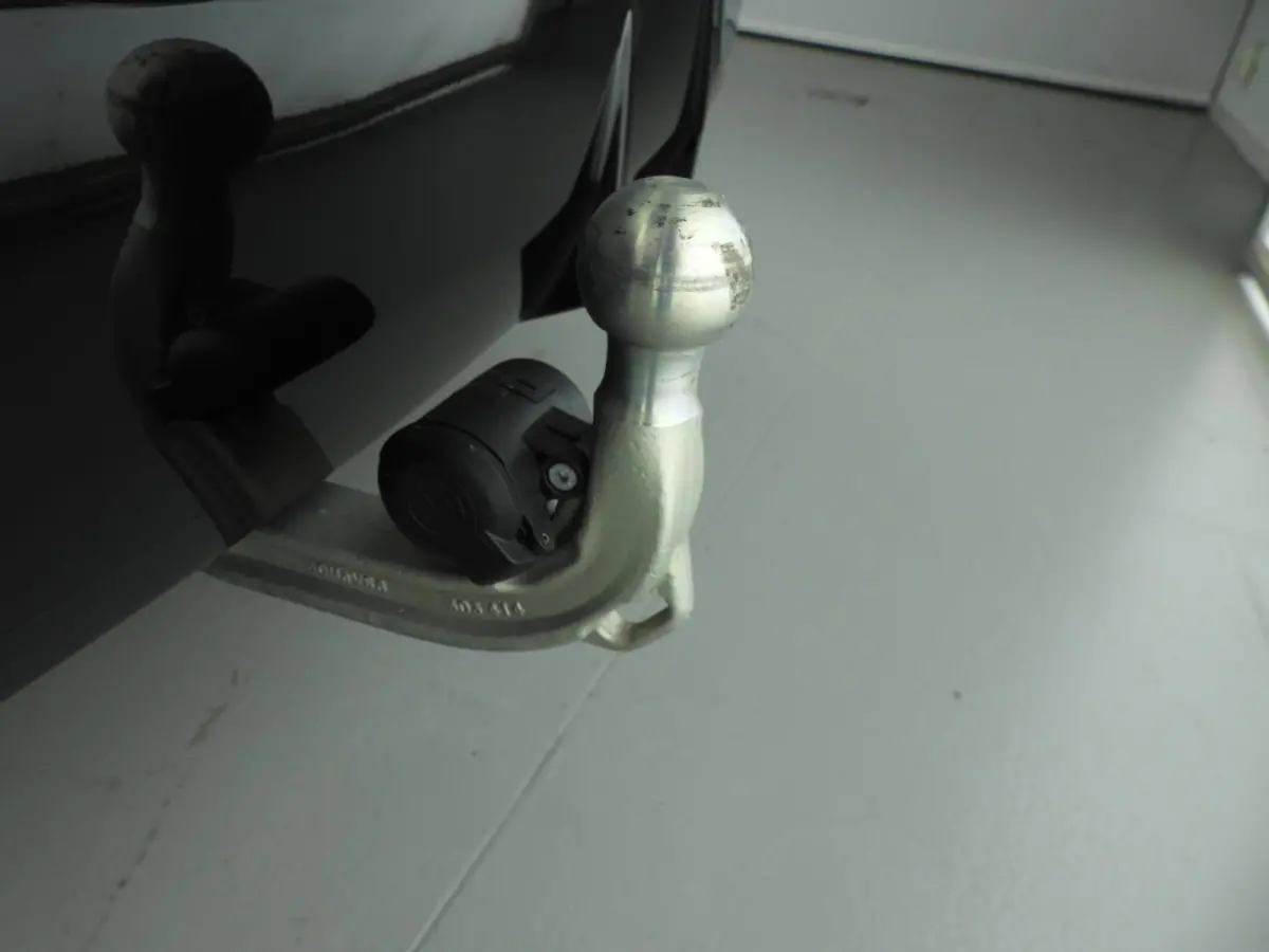 330e | M-Sportpakket | LED | Navigatie | Active cruise | Trekhaak | Sportstoelen | DAB | Hifi speakers | Alu 19 inch