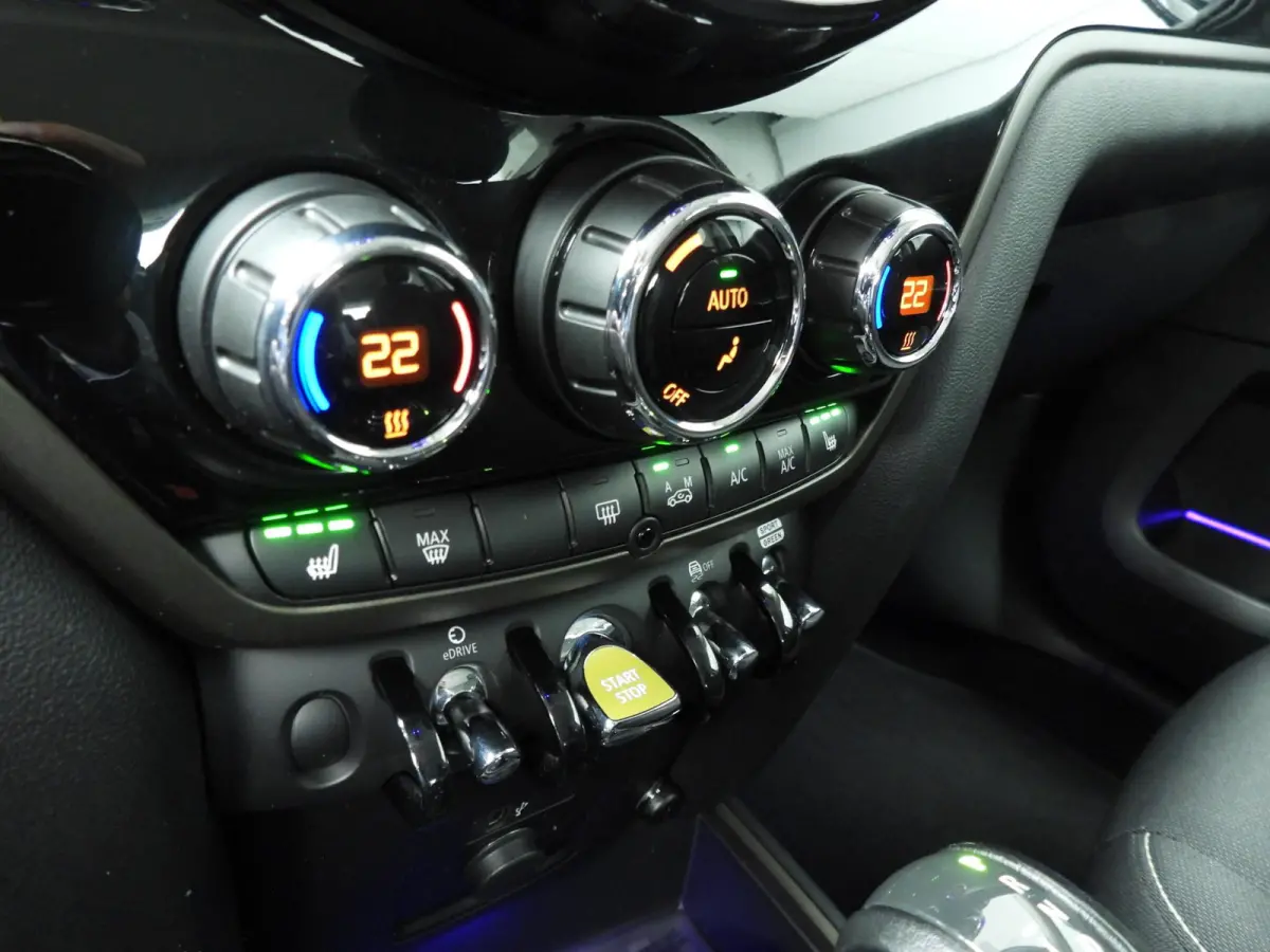 1.5 Cooper ALL4 | LED | Navigatie | Stoelverwarming | Clima | PDC | DAB | SOH 91% | Alu 17 inch