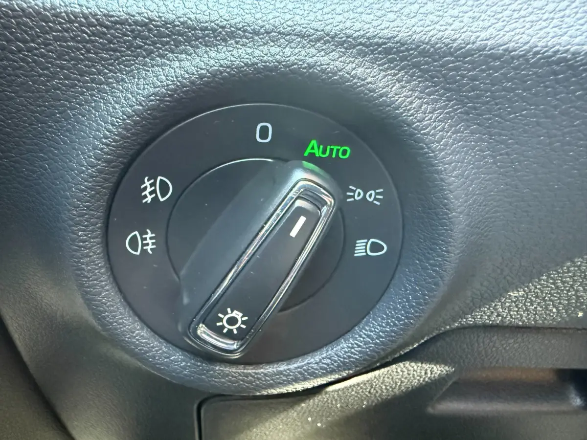 1.0 TSI Monte Carlo * Panoramadak * Parkeercamera * Navigatiesysteem * Keyless entry*