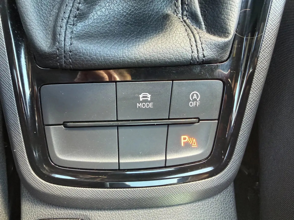 1.0 TSI Monte Carlo * Panoramadak * Parkeercamera * Navigatiesysteem * Keyless entry*