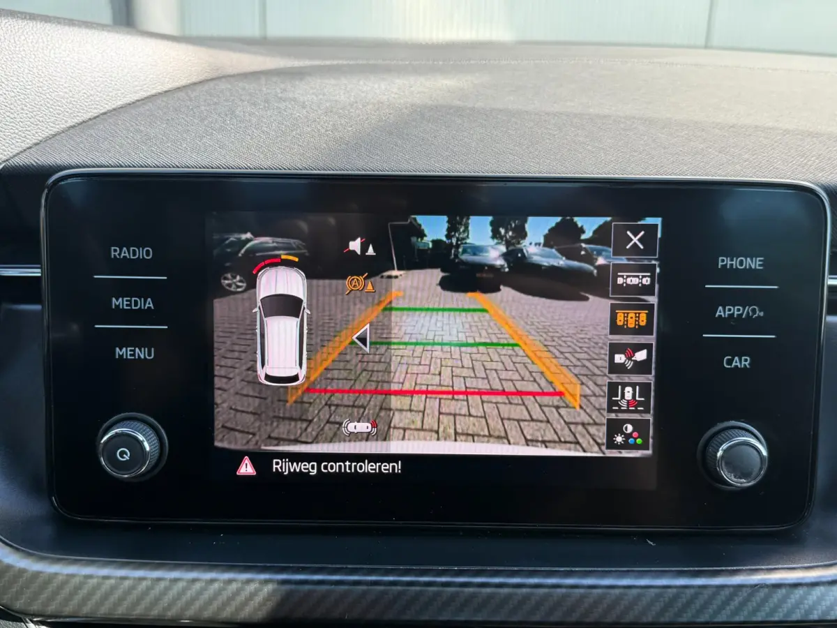 1.0 TSI Monte Carlo * Panoramadak * Parkeercamera * Navigatiesysteem * Keyless entry*