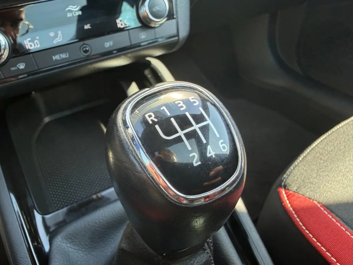 1.0 TSI Monte Carlo * Panoramadak * Parkeercamera * Navigatiesysteem * Keyless entry*