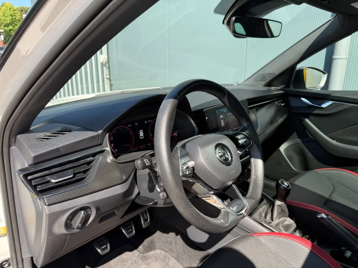 1.0 TSI Monte Carlo * Panoramadak * Parkeercamera * Navigatiesysteem * Keyless entry*