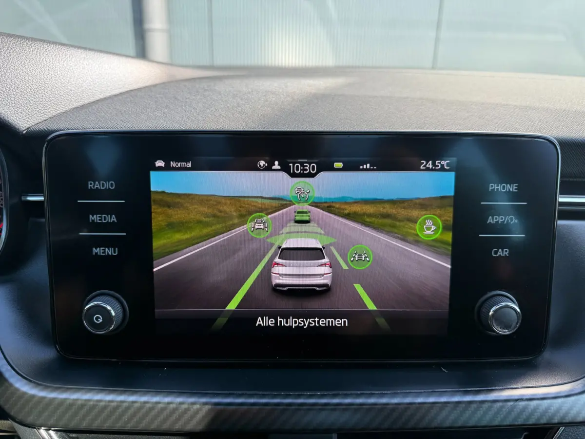 1.0 TSI Monte Carlo * Panoramadak * Parkeercamera * Navigatiesysteem * Keyless entry*