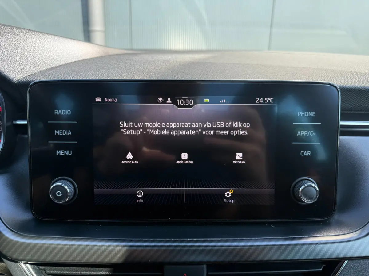 1.0 TSI Monte Carlo * Panoramadak * Parkeercamera * Navigatiesysteem * Keyless entry*