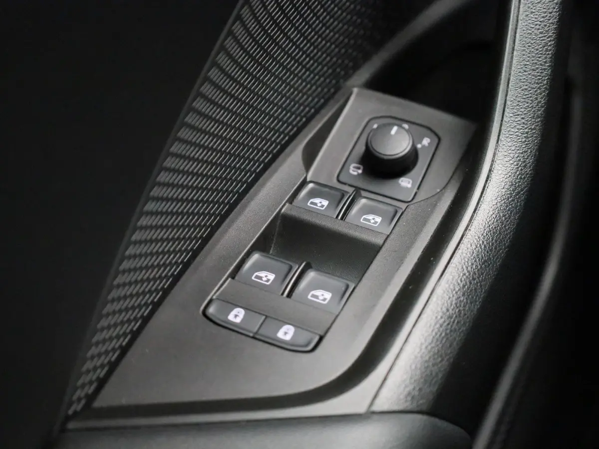 1.0 TSI Business Edition | Apple Carplay / Android Auto | Airco | Cruise Control | Parkeersensoren |