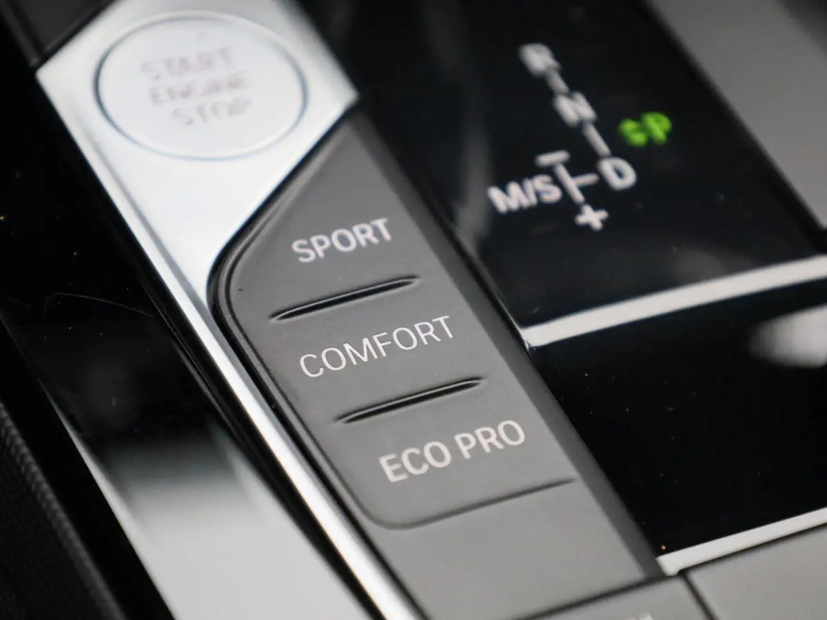 118i Introduction Edition | Aut. | LED | Navi | BMW Live Dashboard | Cruise Control |
