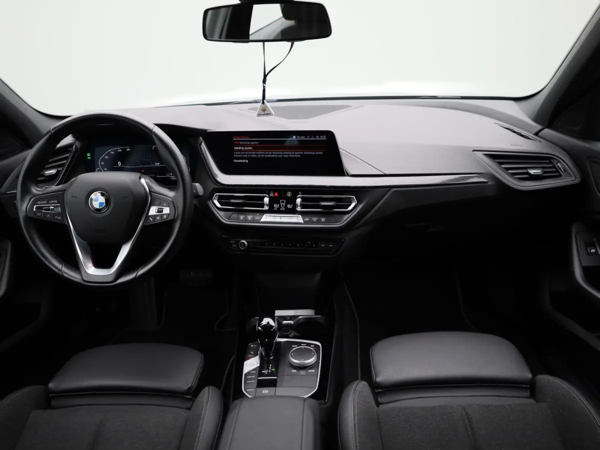 118i Introduction Edition | Aut. | LED | Navi | BMW Live Dashboard | Cruise Control |