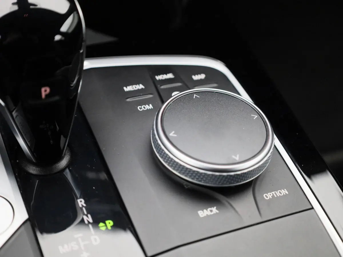 118i Introduction Edition | Aut. | LED | Navi | BMW Live Dashboard | Cruise Control |