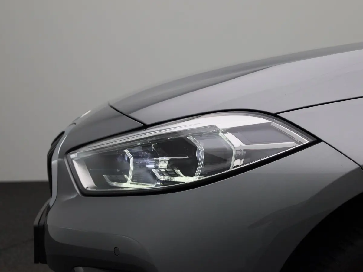 118i Introduction Edition | Aut. | LED | Navi | BMW Live Dashboard | Cruise Control |