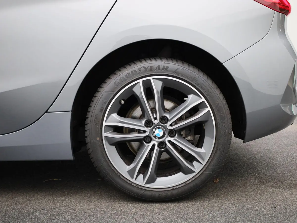 118i Introduction Edition | Aut. | LED | Navi | BMW Live Dashboard | Cruise Control |