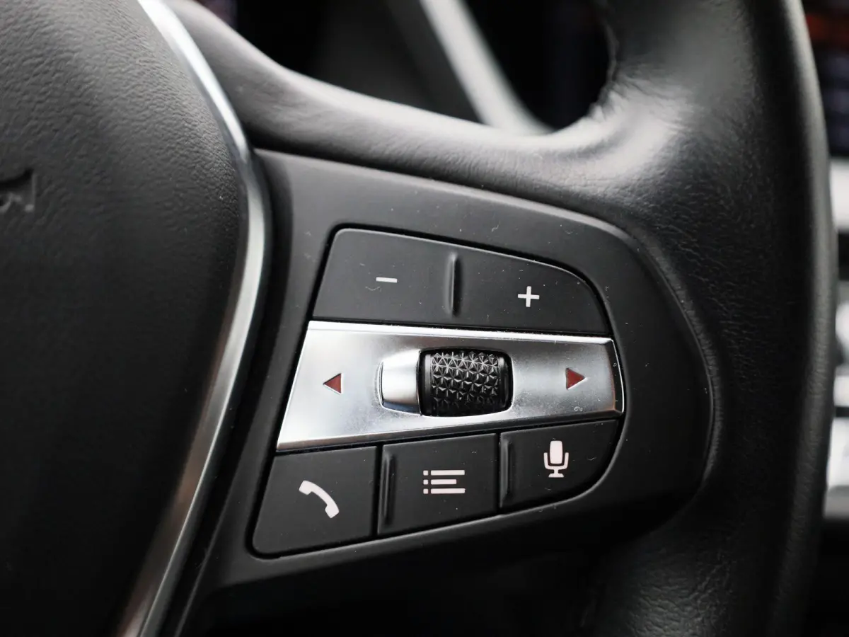 118i Introduction Edition | Aut. | LED | Navi | BMW Live Dashboard | Cruise Control |