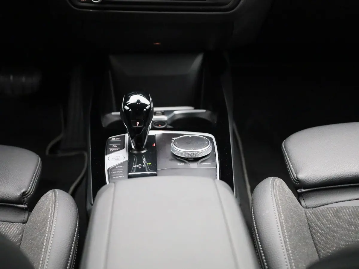 118i Introduction Edition | Aut. | LED | Navi | BMW Live Dashboard | Cruise Control |