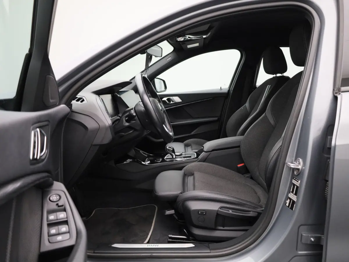 118i Introduction Edition | Aut. | LED | Navi | BMW Live Dashboard | Cruise Control |